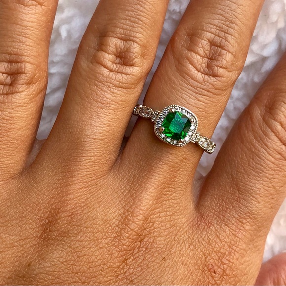 Jewelry - Emerald green asscher Cut crystal ring 9